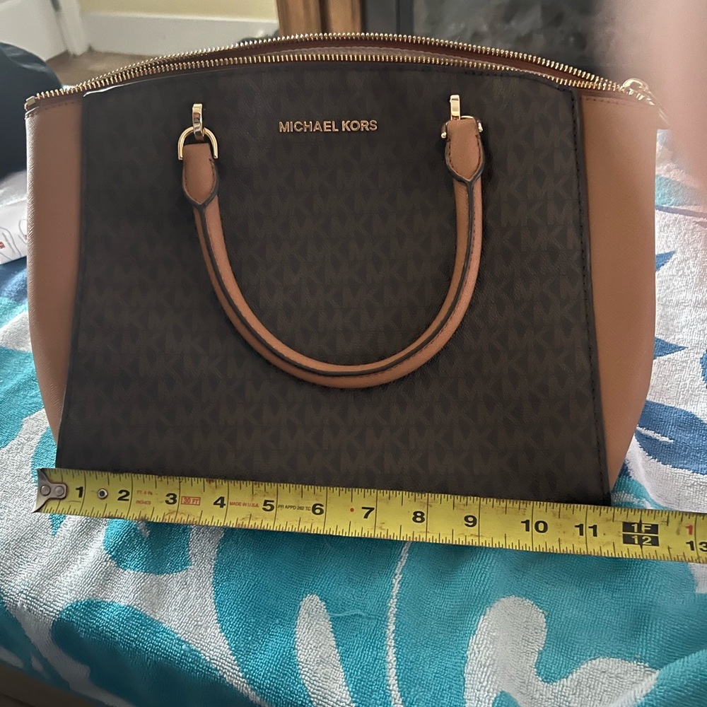 MK Bag in excellent condition. Only used twice.